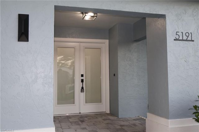 5191 Sunbury CT, Naples, FL 34104