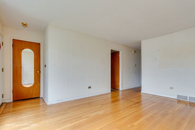 9726 S La Salle Street, Chicago, IL 60628