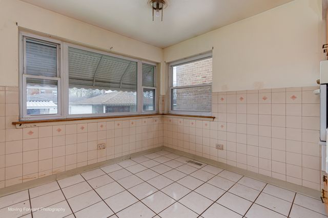 9726 S La Salle Street, Chicago, IL 60628