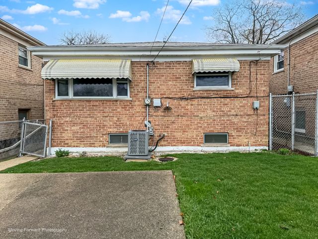 9726 S La Salle Street, Chicago, IL 60628