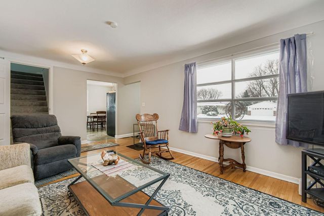 176 Logan Avenue W, West Saint Paul, MN 55118