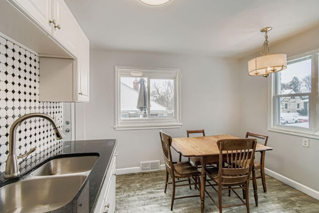 176 Logan Avenue W, West Saint Paul, MN 55118