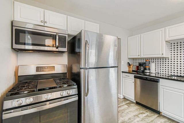 176 Logan Avenue W, West Saint Paul, MN 55118