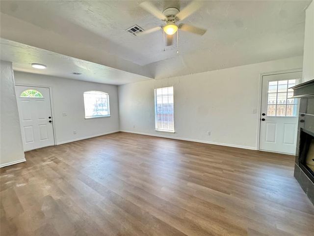 223 W 6th Street, Edmond, OK 73003