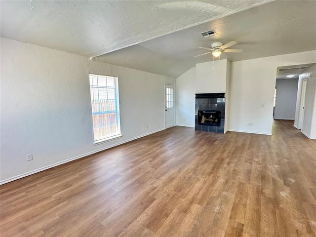223 W 6th Street, Edmond, OK 73003