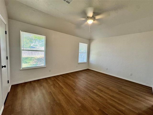 223 W 6th Street, Edmond, OK 73003