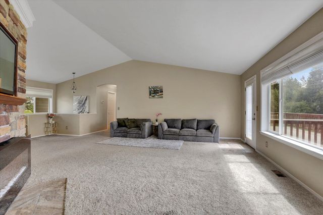 5320 N Vista Grande Rd, Otis Orchards, WA 99027