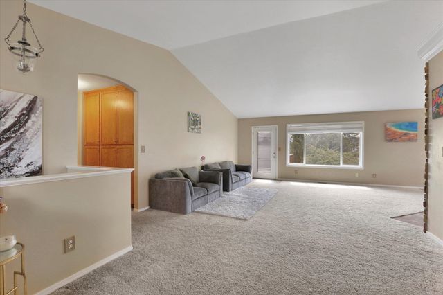 5320 N Vista Grande Rd, Otis Orchards, WA 99027