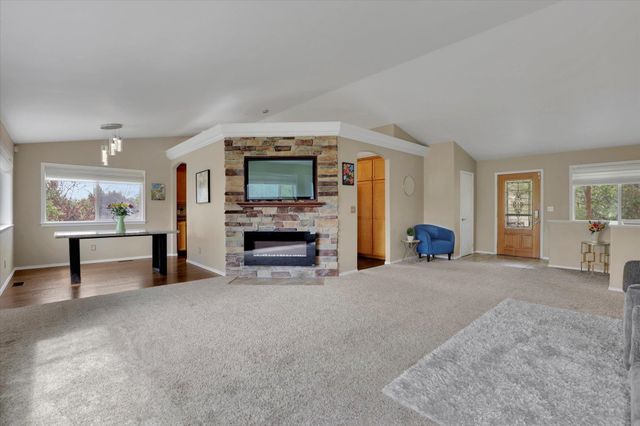 5320 N Vista Grande Rd, Otis Orchards, WA 99027