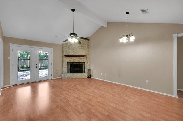 83 Summer Crest Circle, The Woodlands, TX 77381
