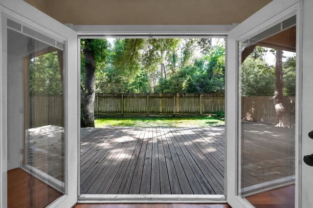 83 Summer Crest Circle, The Woodlands, TX 77381