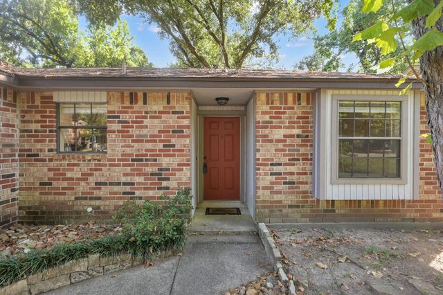 83 Summer Crest Circle, The Woodlands, TX 77381