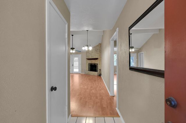 83 Summer Crest Circle, The Woodlands, TX 77381