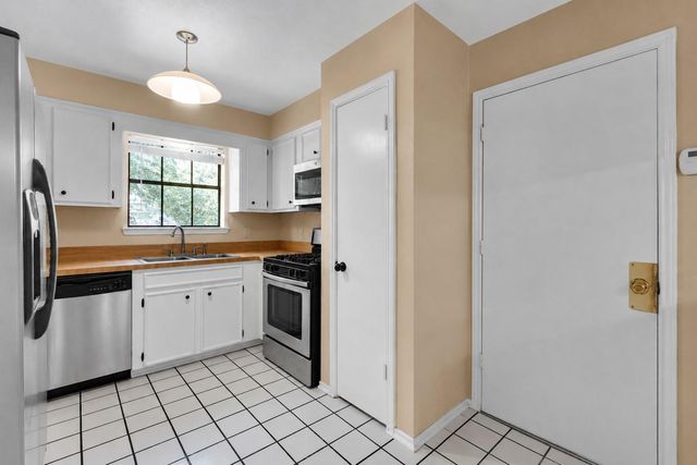 83 Summer Crest Circle, The Woodlands, TX 77381