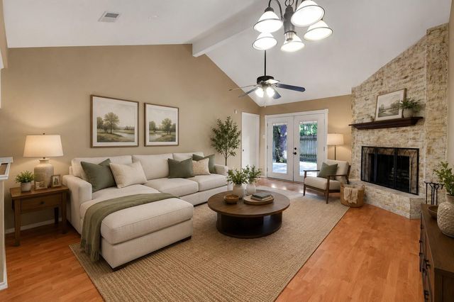 83 Summer Crest Circle, The Woodlands, TX 77381