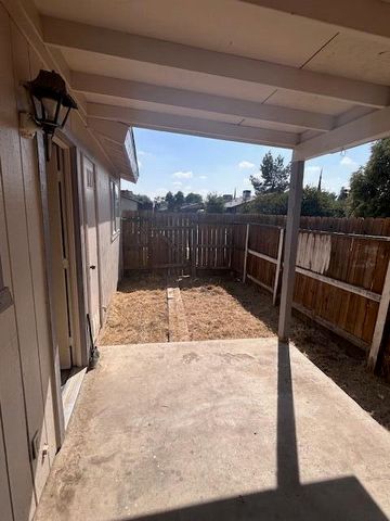 2532 W Chestnut Ct. Court, Visalia, CA 93277
