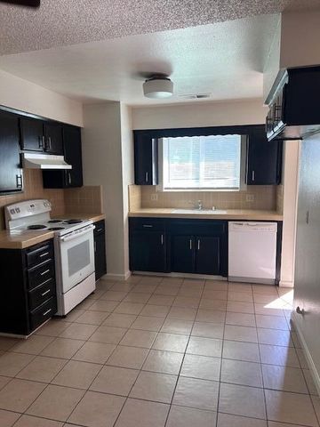 2532 W Chestnut Ct. Court, Visalia, CA 93277