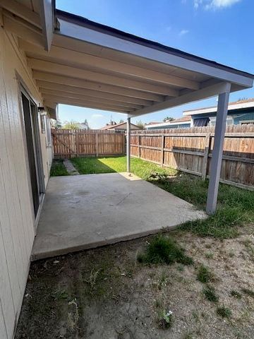 2532 W Chestnut Ct. Court, Visalia, CA 93277