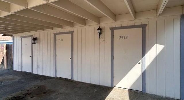 2532 W Chestnut Ct. Court, Visalia, CA 93277