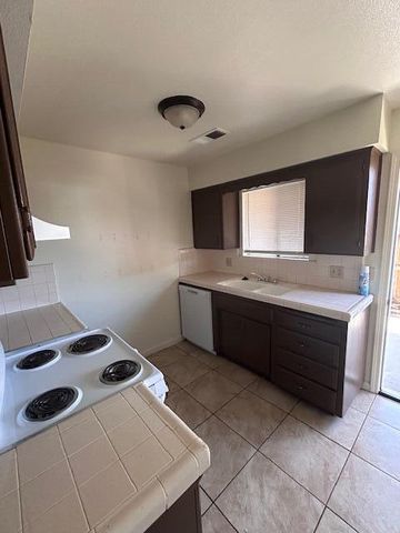 2532 W Chestnut Ct. Court, Visalia, CA 93277