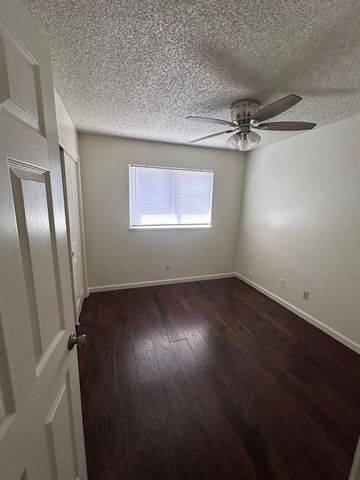 2532 W Chestnut Ct. Court, Visalia, CA 93277