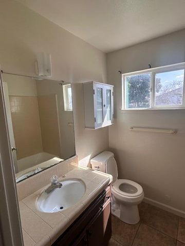 2532 W Chestnut Ct. Court, Visalia, CA 93277