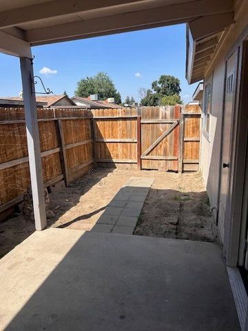 2532 W Chestnut Ct. Court, Visalia, CA 93277