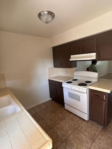 2532 W Chestnut Ct. Court, Visalia, CA 93277