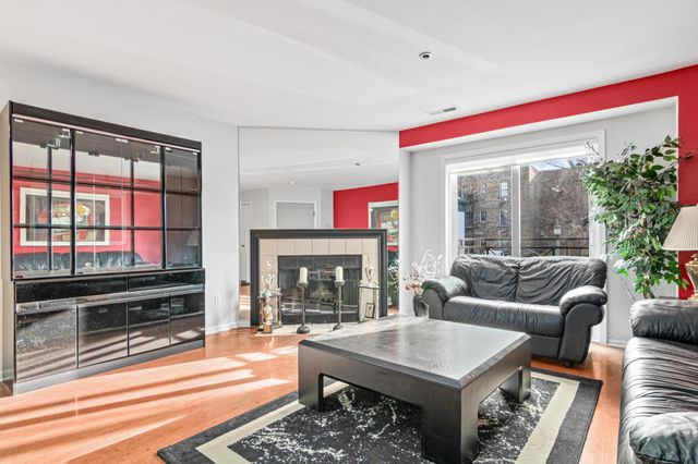 910 Lincoln Avenue B4, Minneapolis, MN 55403