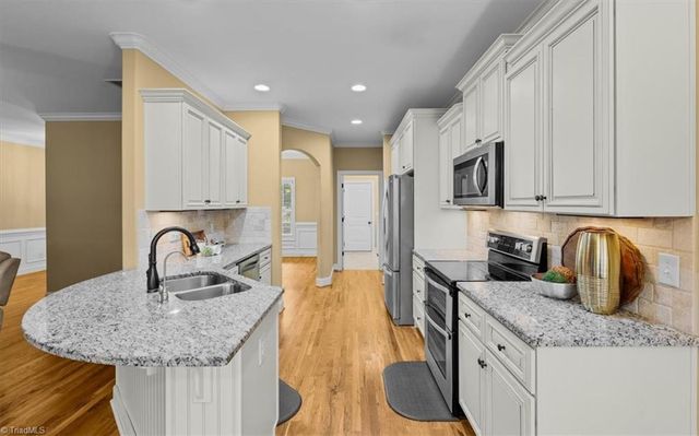 4898 Forest Oaks Drive, Greensboro, NC 27406