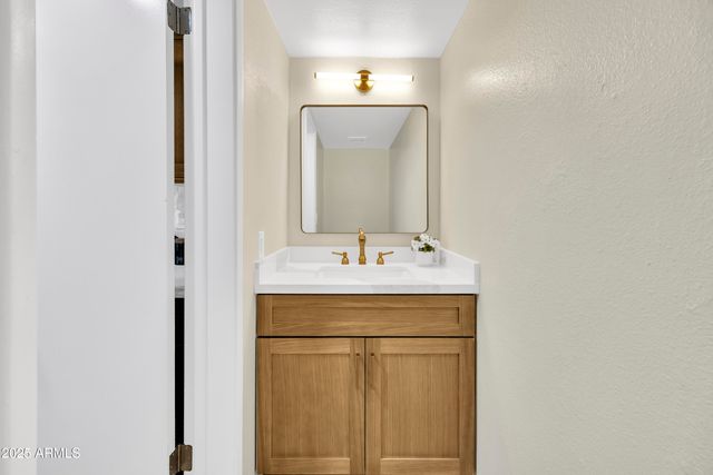 10217 N 7TH Place B, Phoenix, AZ 85020