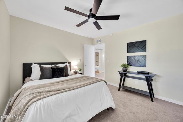 10217 N 7TH Place B, Phoenix, AZ 85020