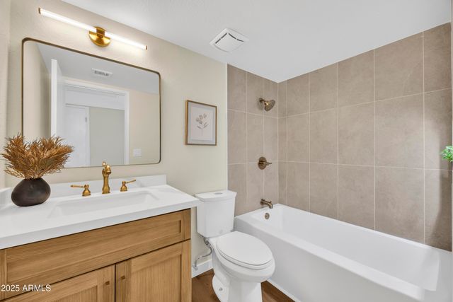 10217 N 7TH Place B, Phoenix, AZ 85020