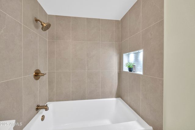 10217 N 7TH Place B, Phoenix, AZ 85020