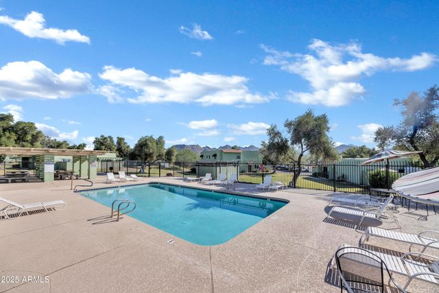 10217 N 7TH Place B, Phoenix, AZ 85020