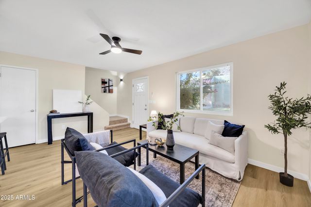 10217 N 7TH Place B, Phoenix, AZ 85020