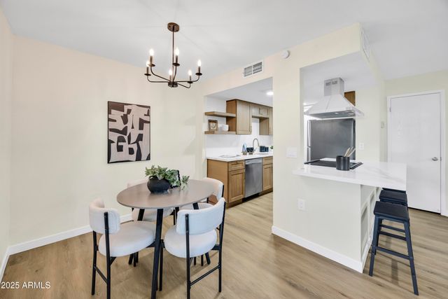 10217 N 7TH Place B, Phoenix, AZ 85020