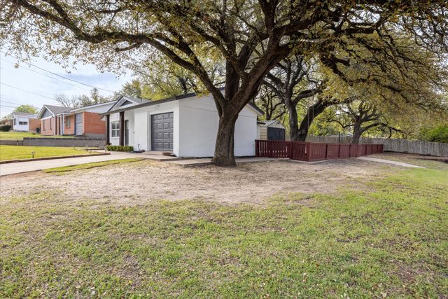 602 E 4th Street, Weatherford, TX 76086