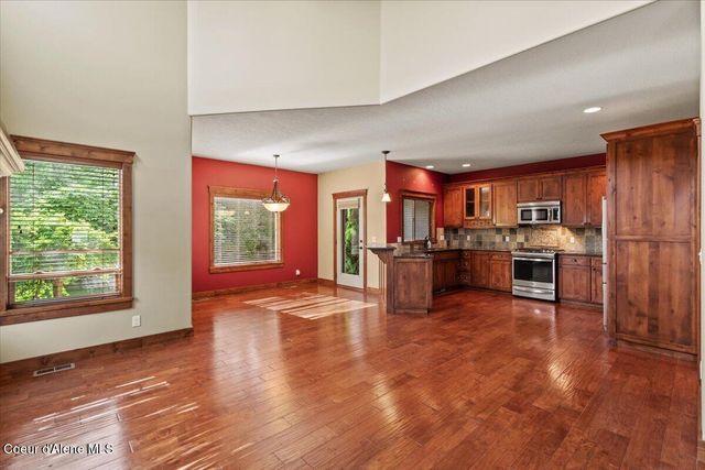 9091 N Piper Ct, Hayden, ID 83835