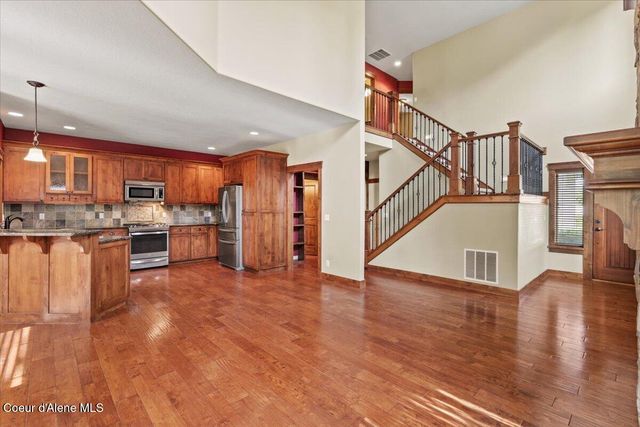 9091 N Piper Ct, Hayden, ID 83835