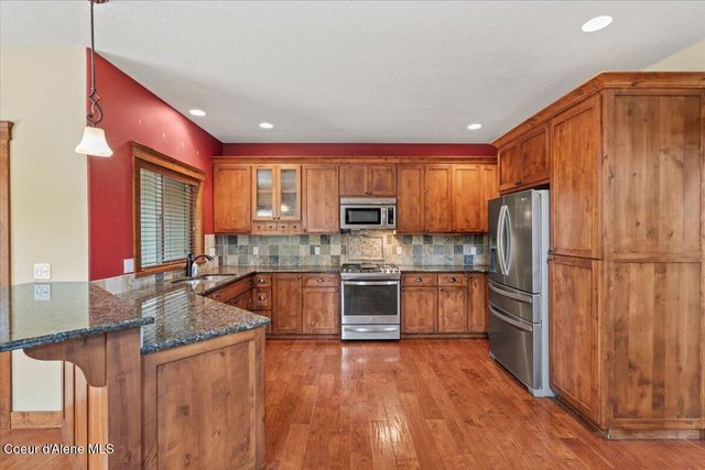 9091 N Piper Ct, Hayden, ID 83835