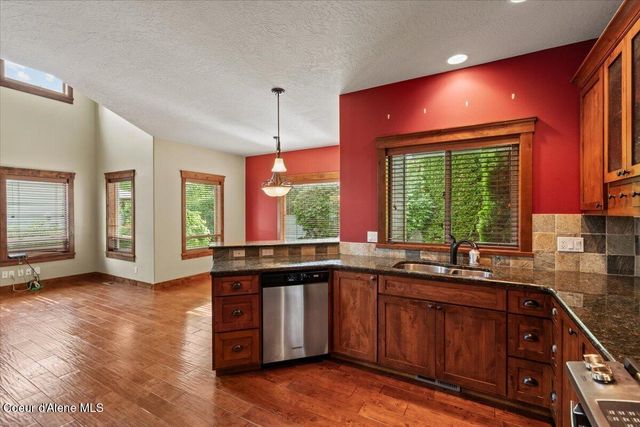 9091 N Piper Ct, Hayden, ID 83835