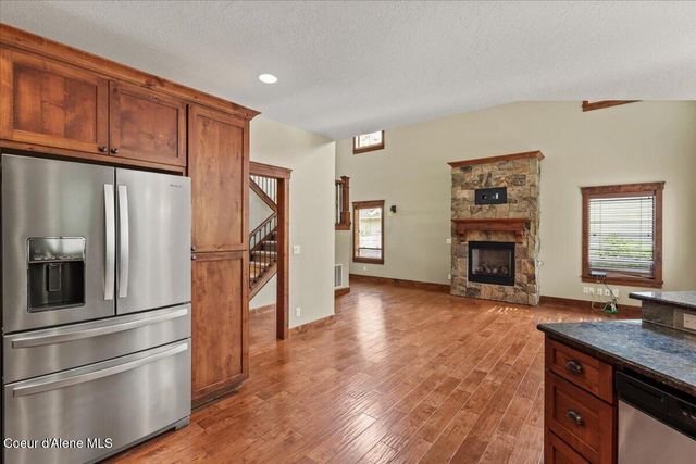 9091 N Piper Ct, Hayden, ID 83835