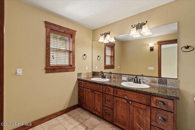 9091 N Piper Ct, Hayden, ID 83835