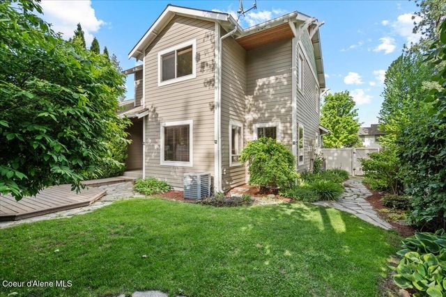 9091 N Piper Ct, Hayden, ID 83835