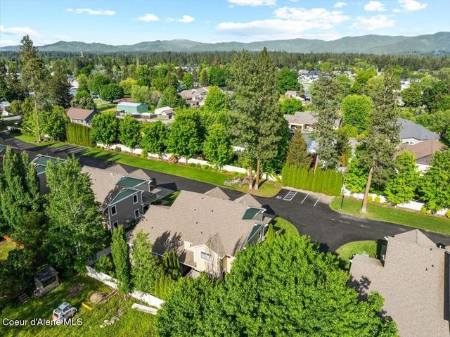 9091 N Piper Ct, Hayden, ID 83835