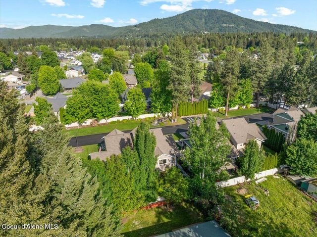 9091 N Piper Ct, Hayden, ID 83835