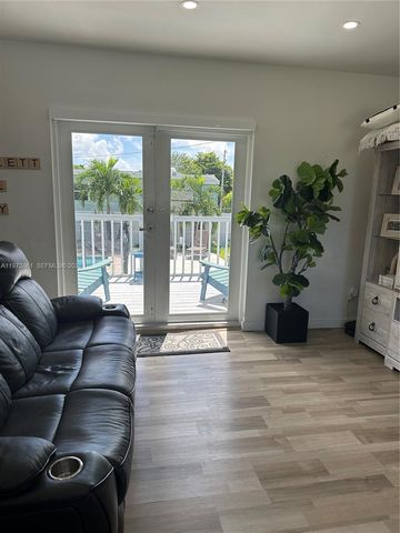 2401 SW 83rd Ave, Miami, FL 33155