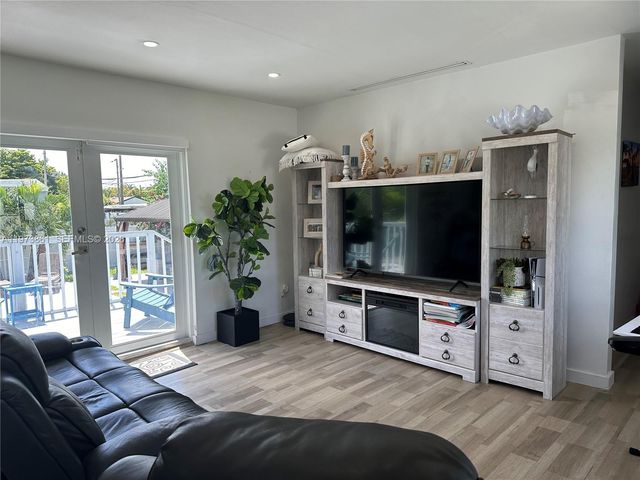 2401 SW 83rd Ave, Miami, FL 33155
