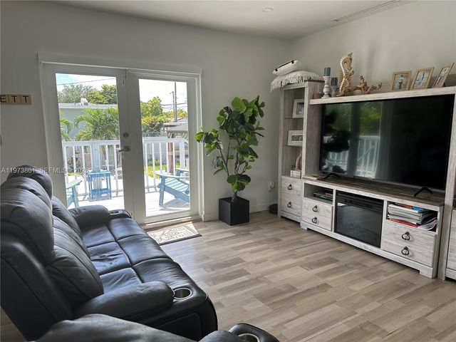 2401 SW 83rd Ave, Miami, FL 33155